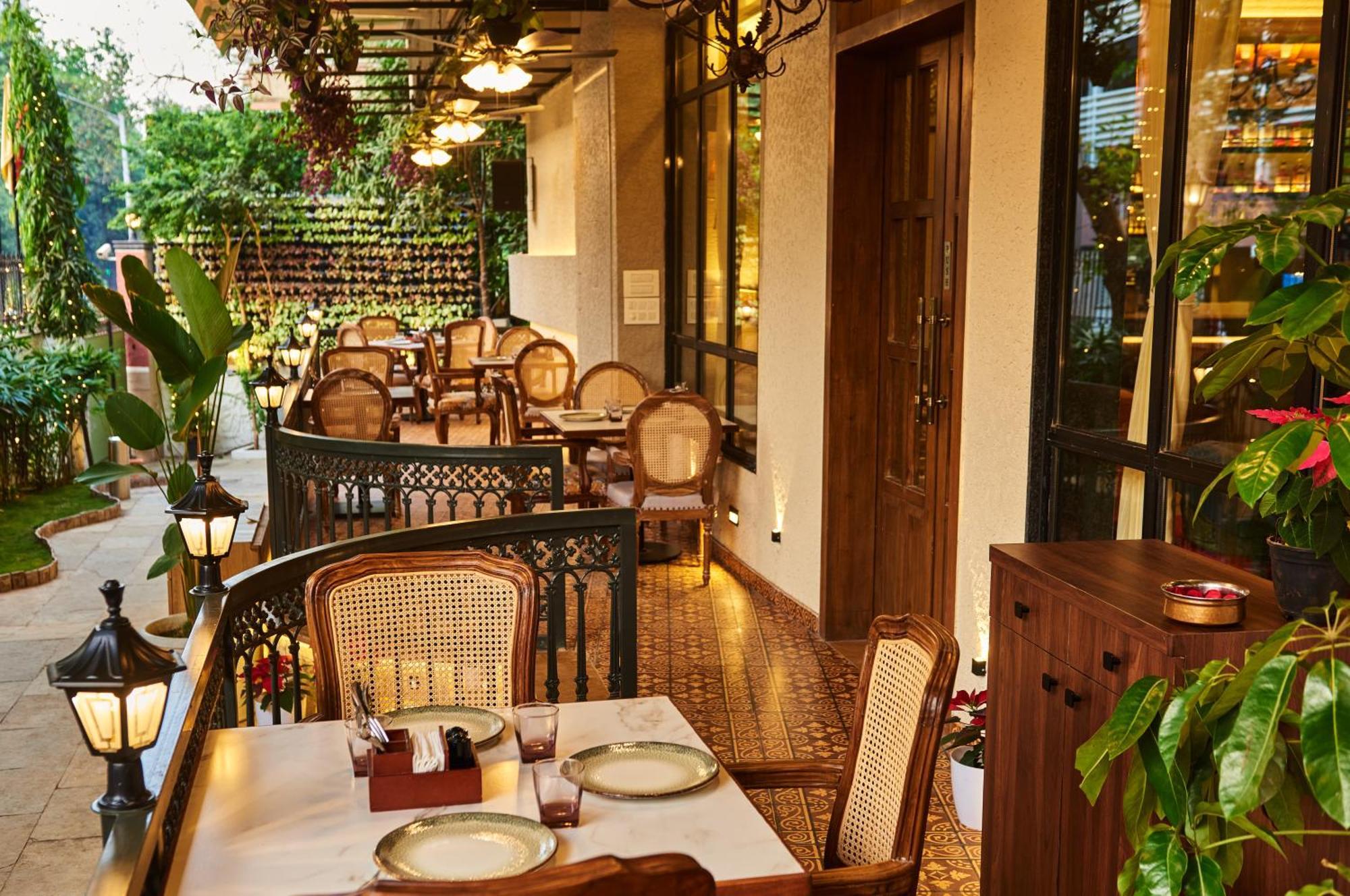 Arnna Hotel - Goregaon Mumbai Exterior photo