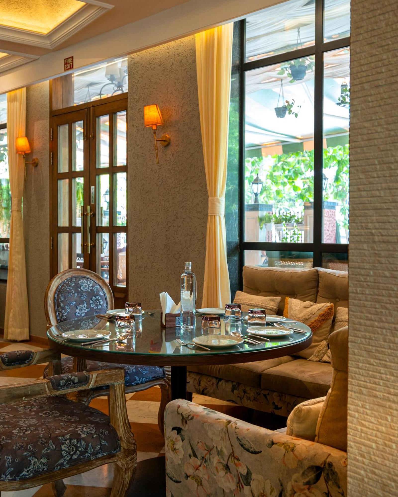 Arnna Hotel - Goregaon Mumbai Exterior photo