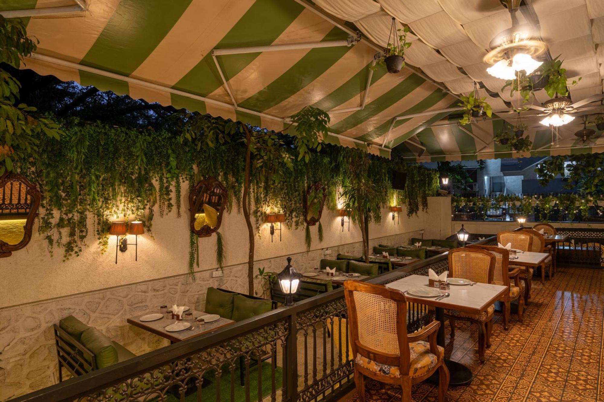 Arnna Hotel - Goregaon Mumbai Exterior photo